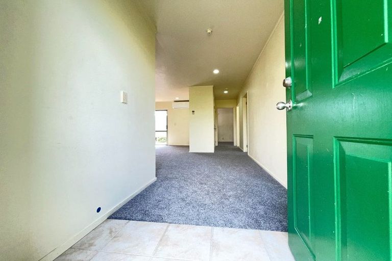 Photo of property in 19 Neta Grove, Henderson, Auckland, 0612