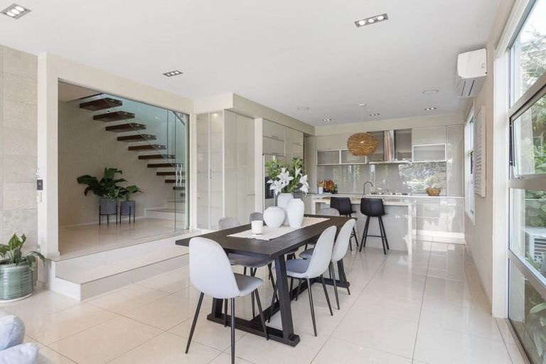 Photo of property in 42a Tindalls Bay Road, Tindalls Beach, Whangaparaoa, 0930