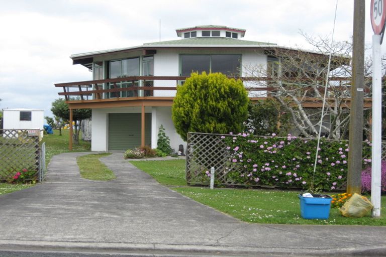 Photo of property in 1413 Whangaparaoa Road, Army Bay, Whangaparaoa, 0930