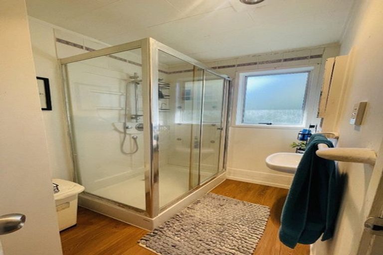 Photo of property in 4 Temuri Place, Glendene, Auckland, 0602