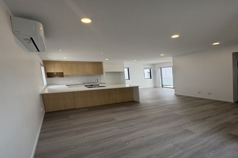 Photo of property in 10 Elcoat Avenue, Henderson, Auckland, 0612