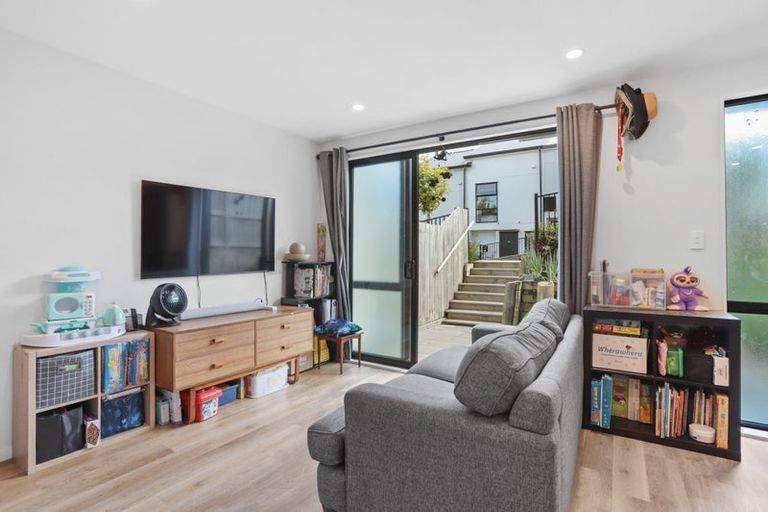 Photo of property in 5 Tokai Place, Glen Eden, Auckland, 0602