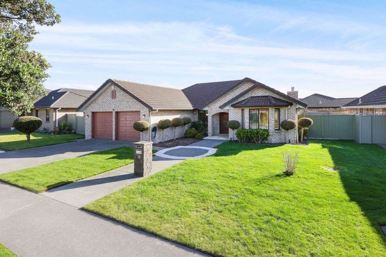 Photo of property in 16 Erceg Way, Rosehill, Papakura, 2113
