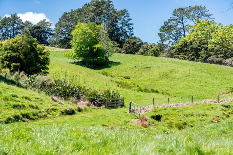 Photo of property in 103 Awa Road, Kumeu, 0891