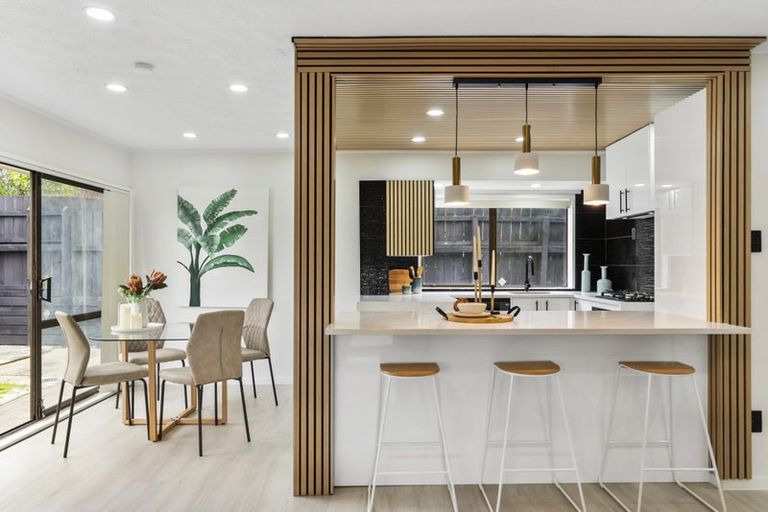 Photo of property in 2/49 Larne Avenue, Pakuranga Heights, Auckland, 2010