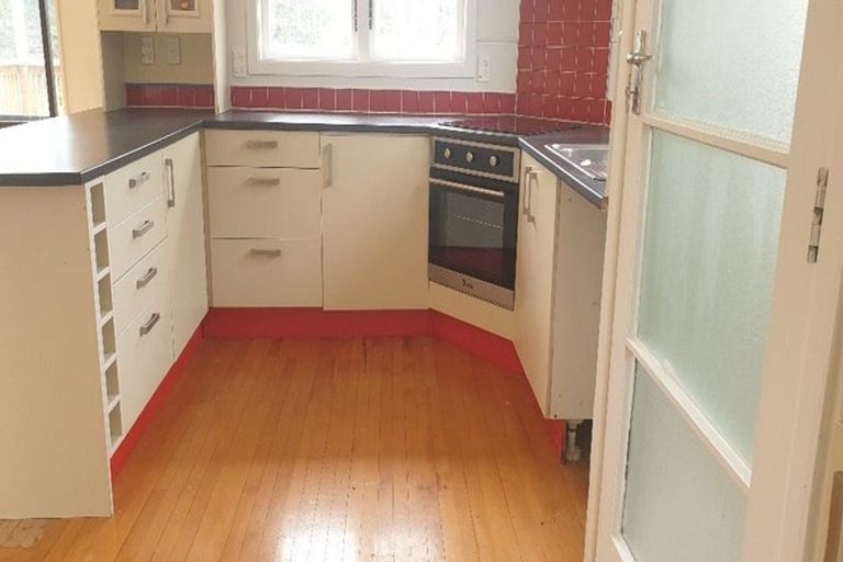 Photo of property in 10 Albert Pryor Avenue, Henderson, Auckland, 0612