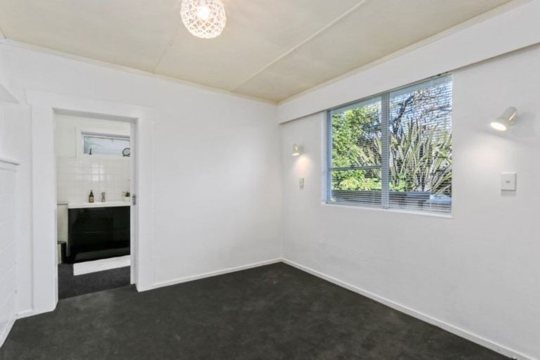 Photo of property in 127 Connell Street, Blockhouse Bay, Auckland, 0600
