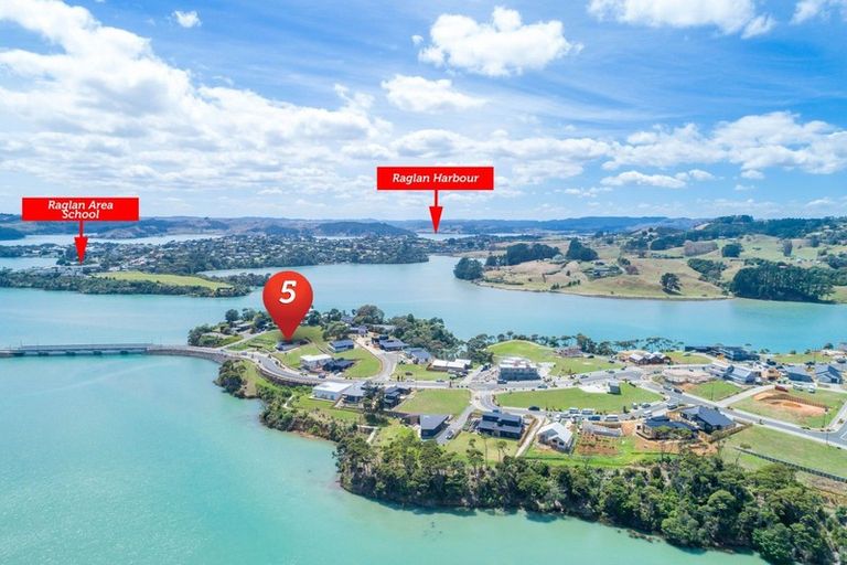 Photo of property in 5 Rangitahi Road, Raglan, 3225