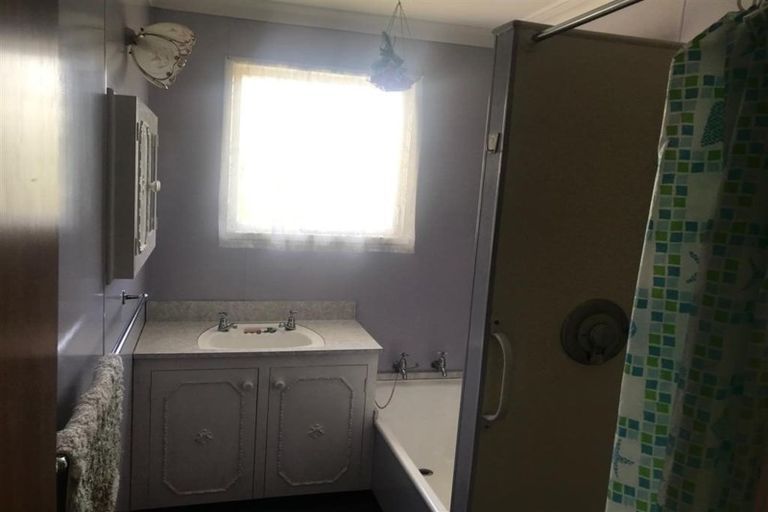 Photo of property in 11 Railway Esplanade, East Gore, Gore, 9710