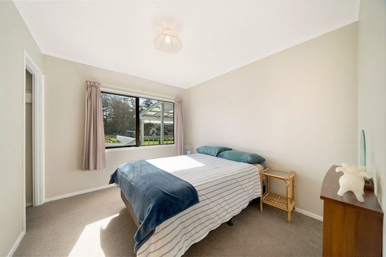Photo of property in 182 Boord Crescent, Kumeu, 0891
