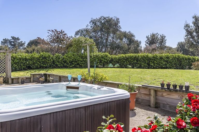 Photo of property in 242 Peka Peka Road, Peka Peka, Waikanae, 5391