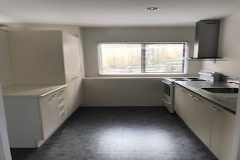 Photo of property in 33 Helleur Road, Massey, Auckland, 0614