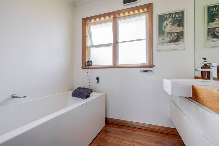Photo of property in 28 Winchester Street, Awapuni, Palmerston North, 4412