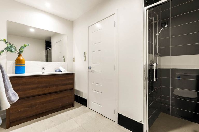 Photo of property in 45a Forrest Hill Road, Milford, Auckland, 0620