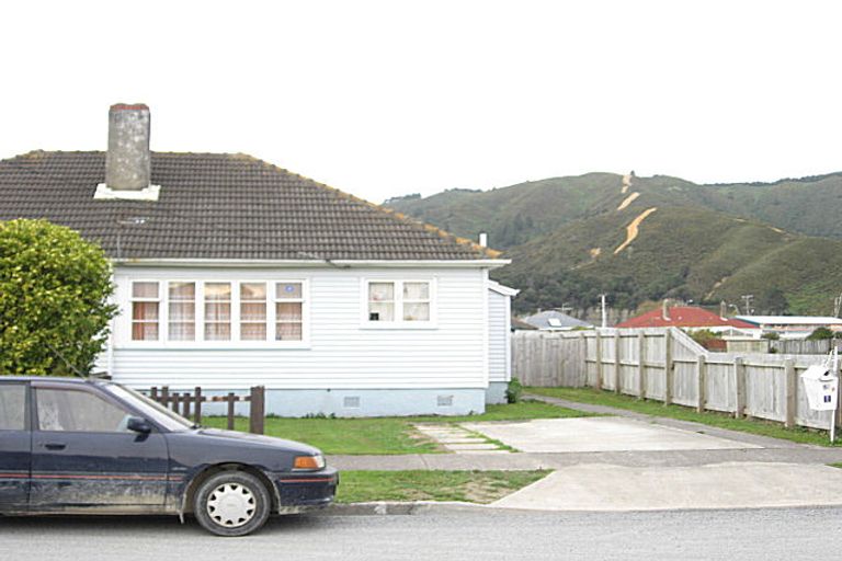 Photo of property in 50 Hewer Crescent, Naenae, Lower Hutt, 5011