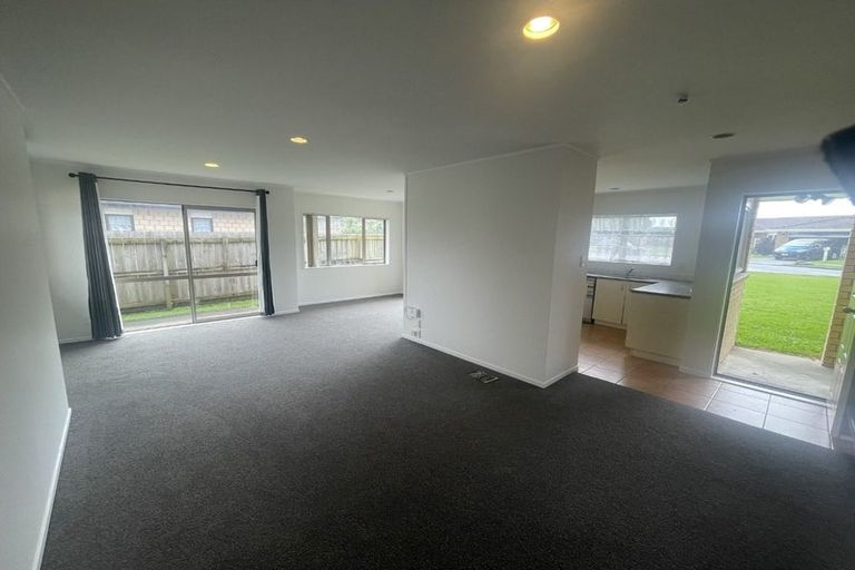 Photo of property in 6 Mark Edgar Place, Clendon Park, Auckland, 2103