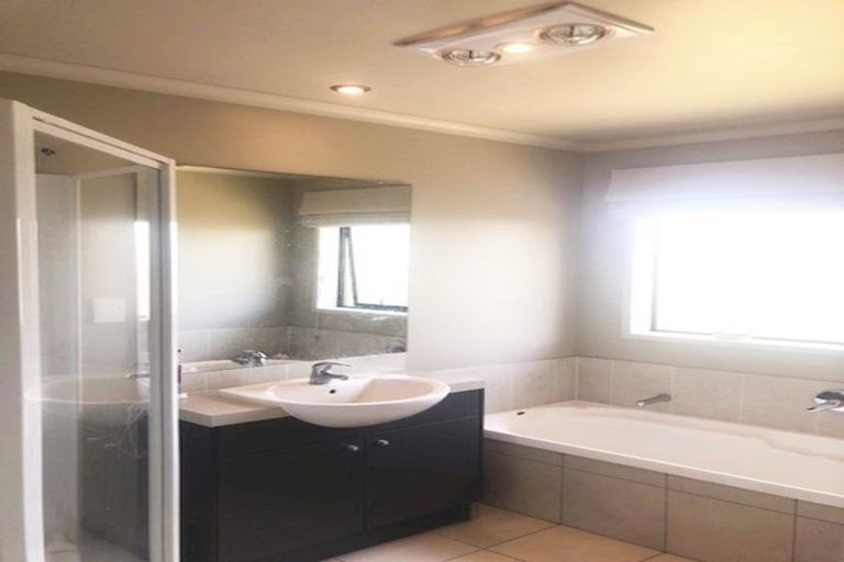 Photo of property in 20 Seamount Drive, Red Beach, 0932