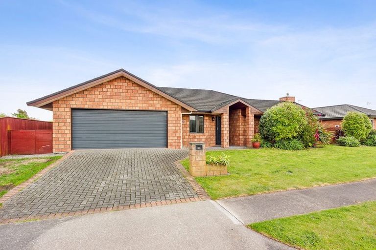 Photo of property in 170 Milne Drive, Paraparaumu, 5032