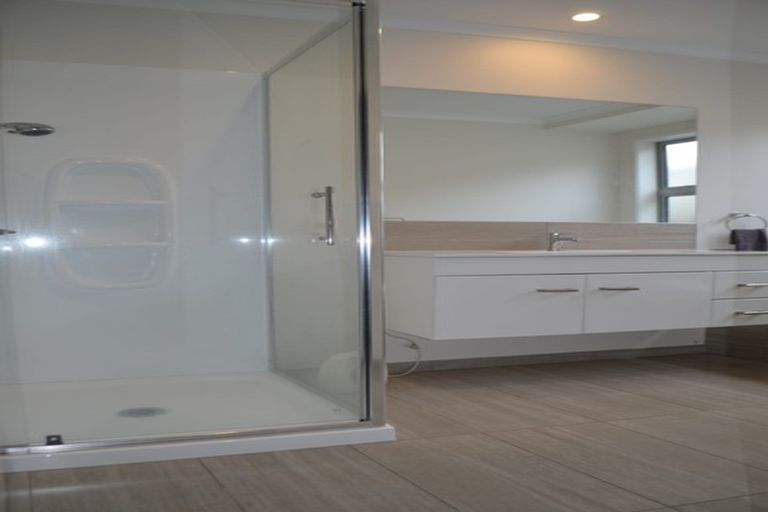 Photo of property in 35 Rochfort Crescent, Pyes Pa, Tauranga, 3112