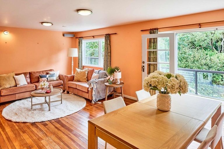 Photo of property in 88 Airlie Road, Plimmerton, Porirua, 5026