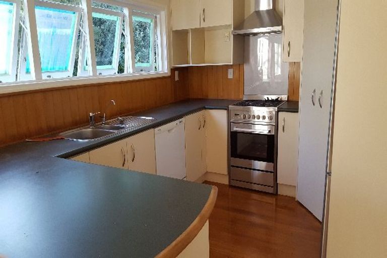 Photo of property in 2/4 Northcote Road, Takapuna, Auckland, 0622