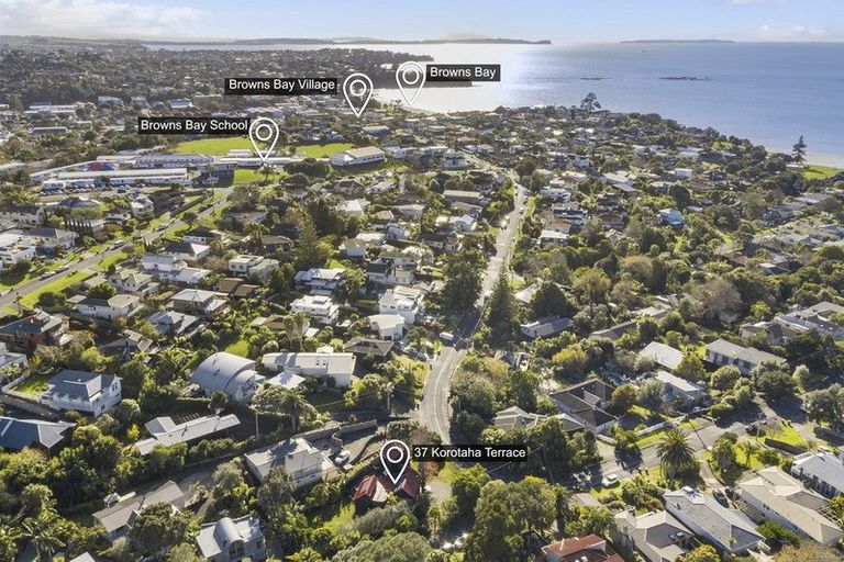 Photo of property in 37 Korotaha Terrace, Rothesay Bay, Auckland, 0630