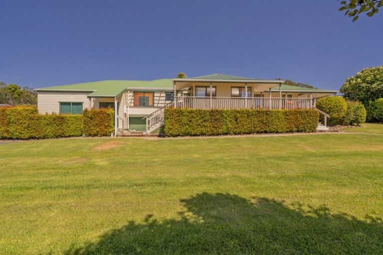 Photo of property in 86 Hahei Beach Road, Hahei, Whitianga, 3591