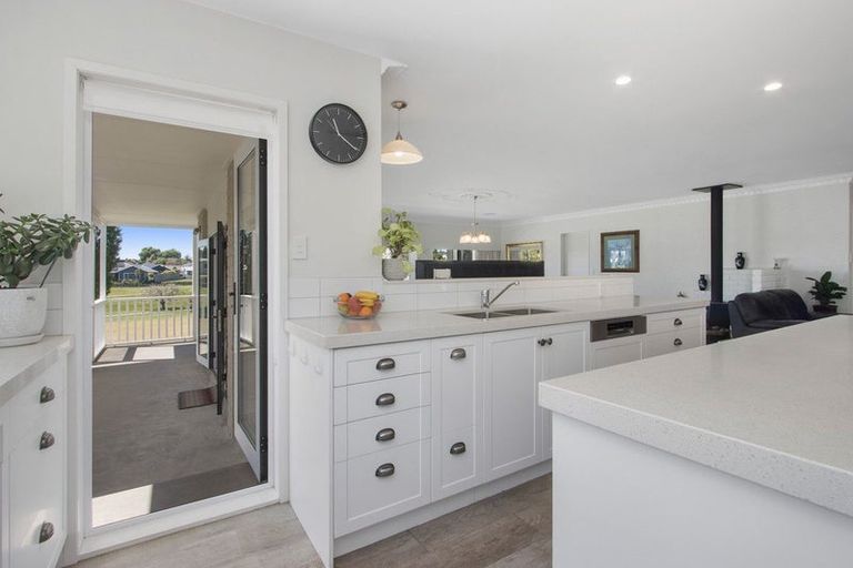 Photo of property in 56 Links View Drive, Omokoroa, 3114
