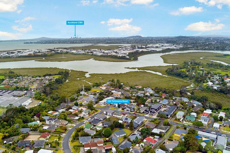 Photo of property in 102 Tirimoana Road, Te Atatu South, Auckland, 0602