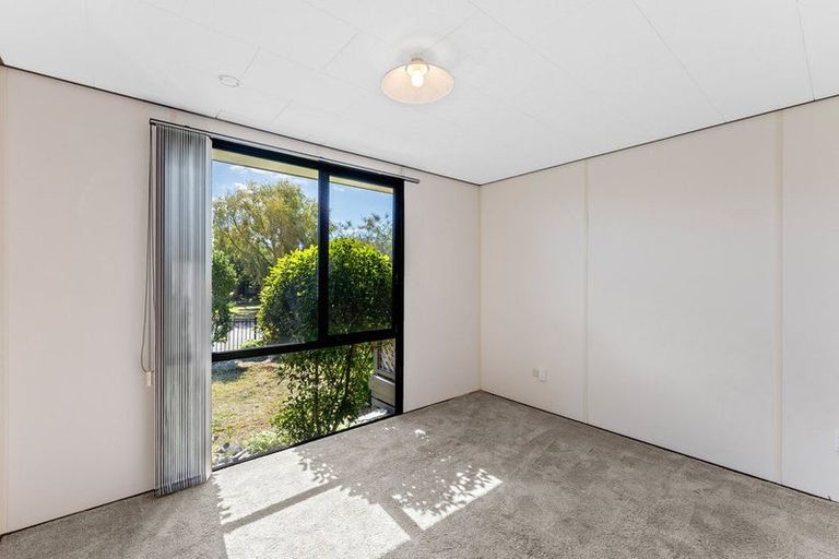 Photo of property in 10 Robert Grove, Paraparaumu, 5032