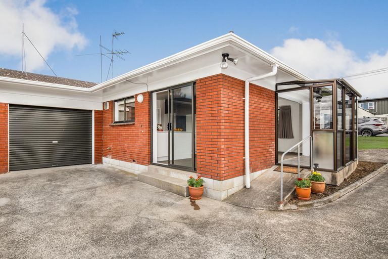 Photo of property in 2/20 Roulston Street, Pukekohe, 2120