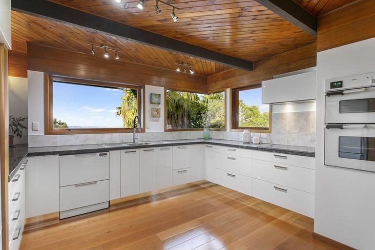 Photo of property in 12 Atarua Gardens, Waiatarua, Auckland, 0604