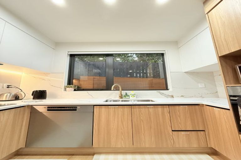 Photo of property in 584e Beach Road, Rothesay Bay, Auckland, 0630