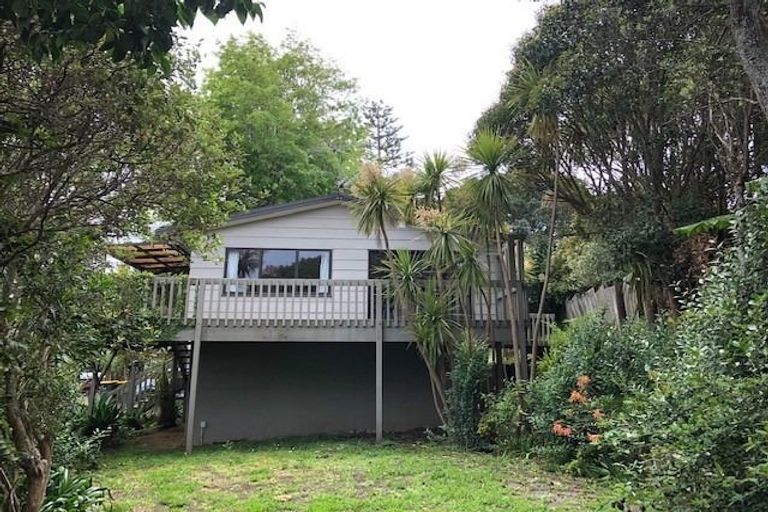Photo of property in 1/42 Woodlands Crescent, Browns Bay, Auckland, 0630