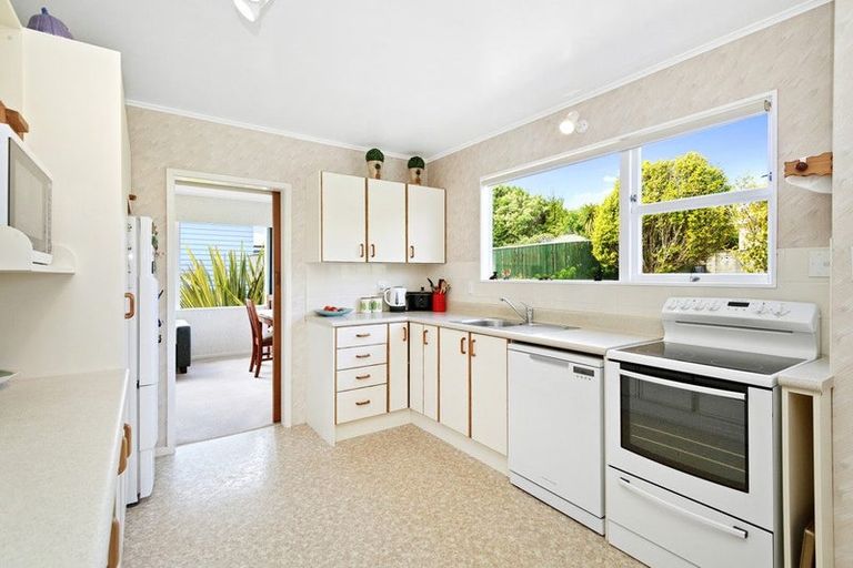 Photo of property in 8 Fitzwilliam Terrace, Tawa, Wellington, 5028