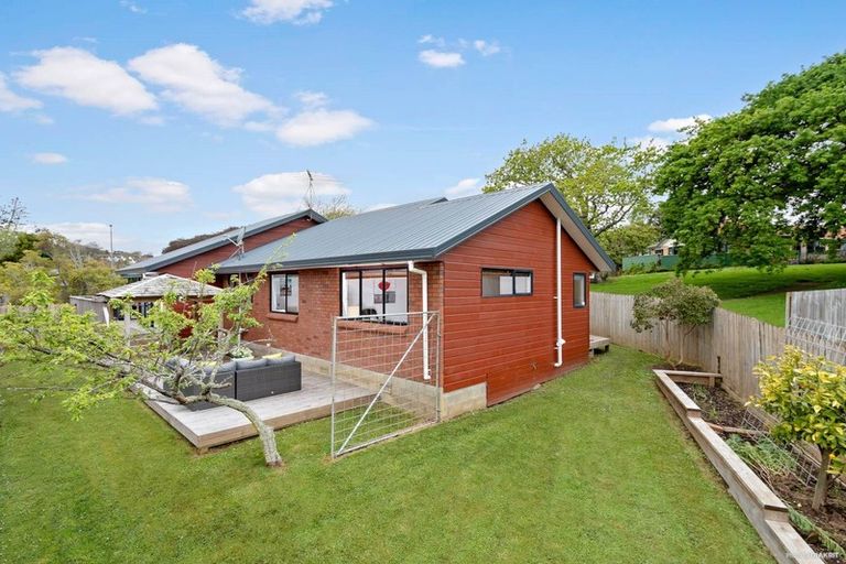 Photo of property in 11 Lochend Place, Highland Park, Auckland, 2010