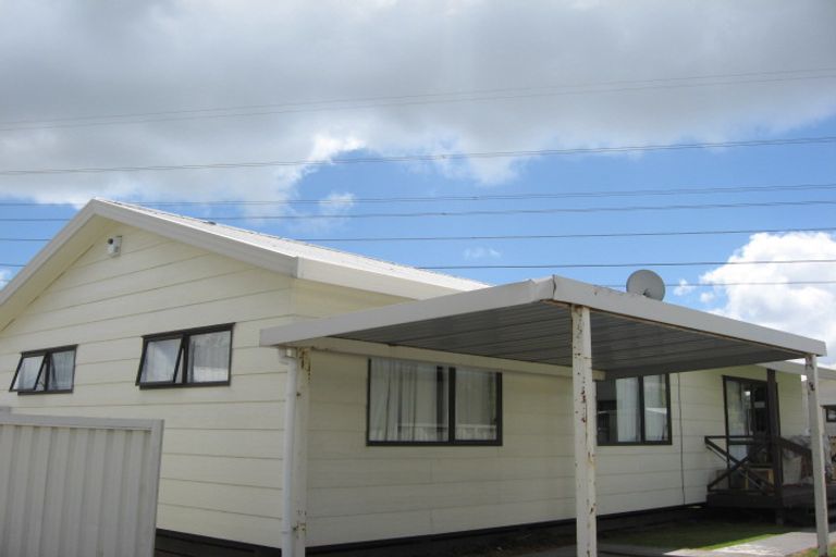 Photo of property in 2/25 Aeronautic Road, Takanini, 2112