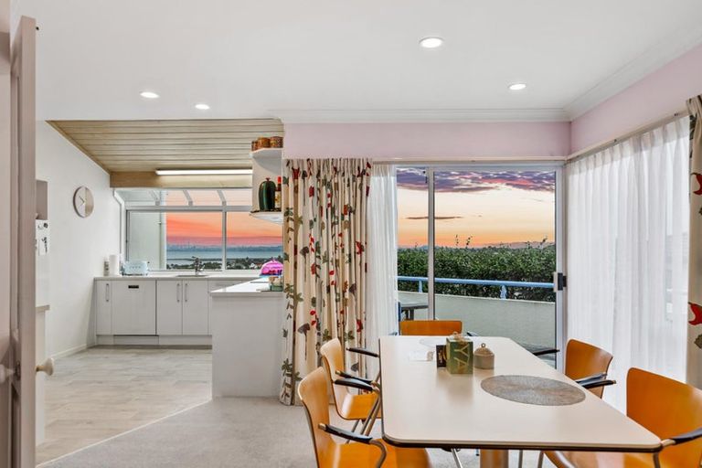 Photo of property in 32 Cherub Place, West Harbour, Auckland, 0618