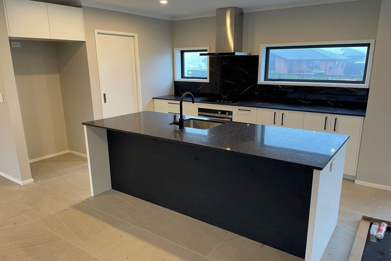 Photo of property in 2 Tahuna Minhinnick Drive, Glenbrook, 2681