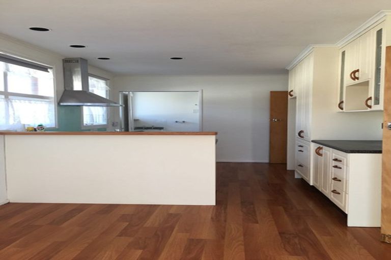 Photo of property in 122 Kings Crescent, Hutt Central, Lower Hutt, 5010