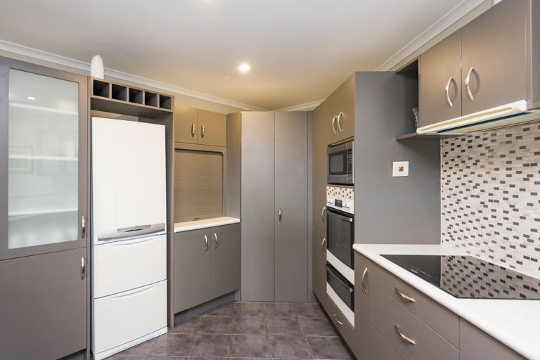 Photo of property in 147 Pacific Drive, Fitzherbert, Palmerston North, 4410