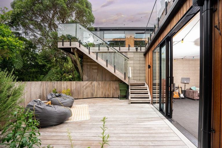 Photo of property in 17 Kim Street, Khandallah, Wellington, 6035