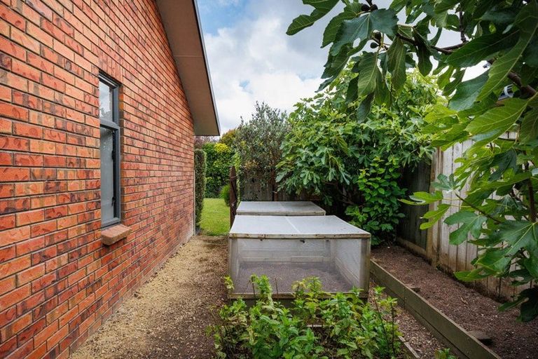 Photo of property in 78 Geneva Terrace, Kelvin Grove, Palmerston North, 4414