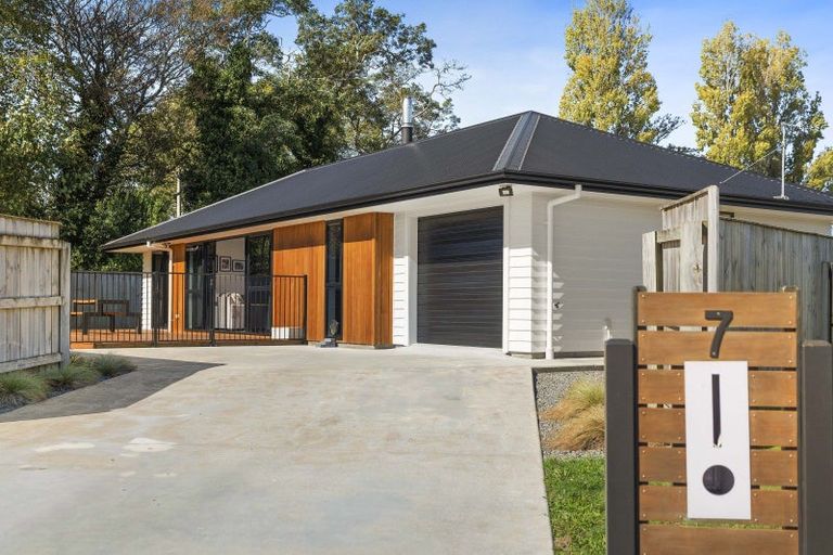 Photo of property in 7 Angus Place, Carterton, 5713