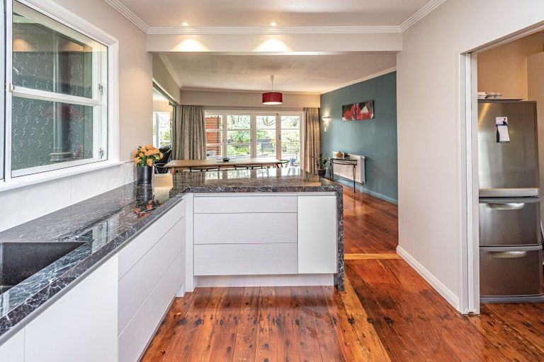 Photo of property in 16 Oakland Avenue, Saint Johns Hill, Whanganui, 4500