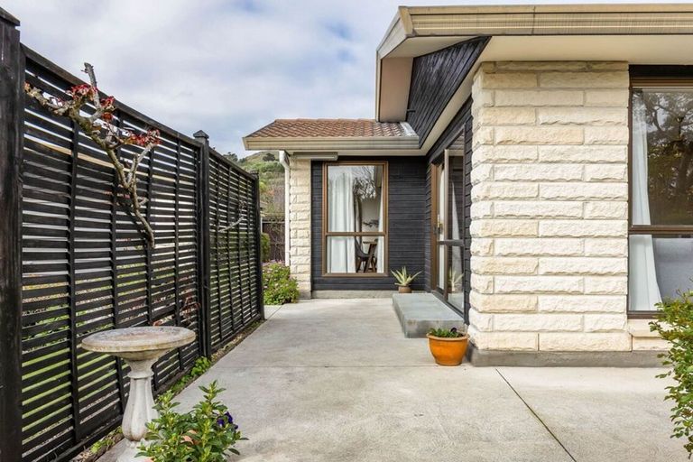 Photo of property in 31 Laing Crescent, Heathcote Valley, Christchurch, 8022