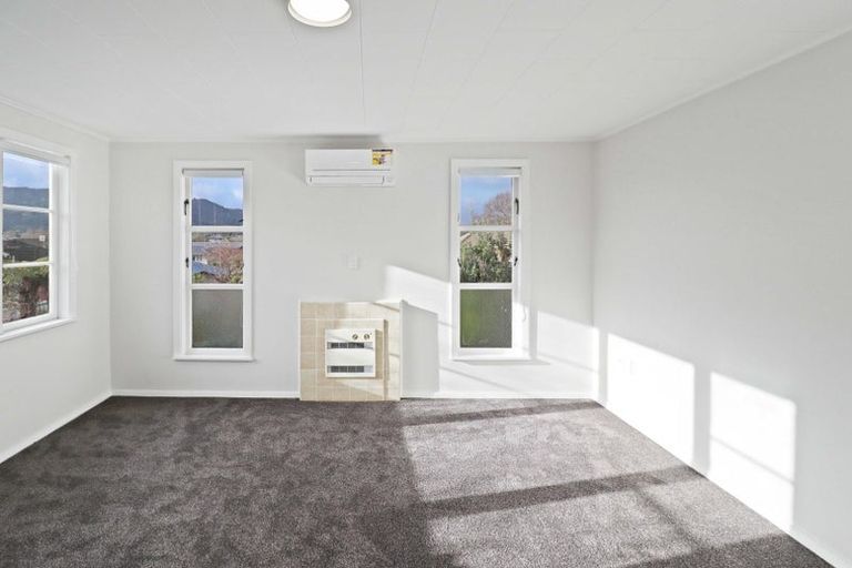 Photo of property in 2 Argyle Grove, Trentham, Upper Hutt, 5018