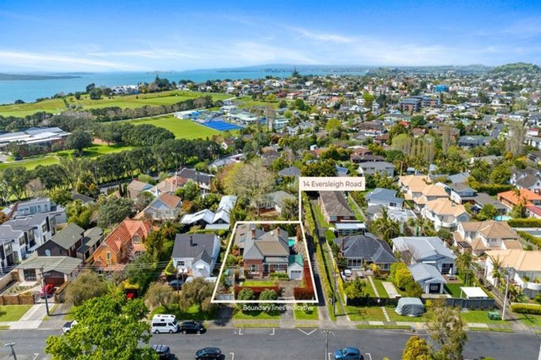 Photo of property in 14 Eversleigh Road, Belmont, Auckland, 0622