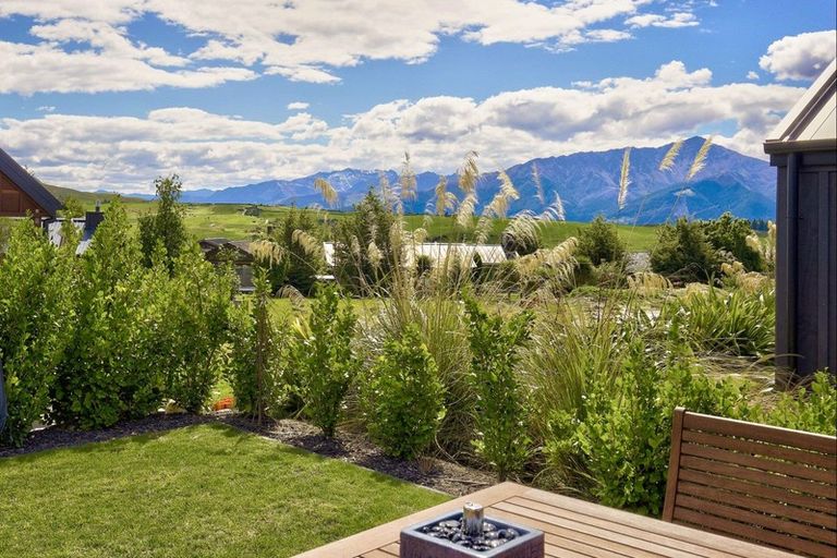 Photo of property in 28 Mcadam Drive, Jacks Point, Queenstown, 9371