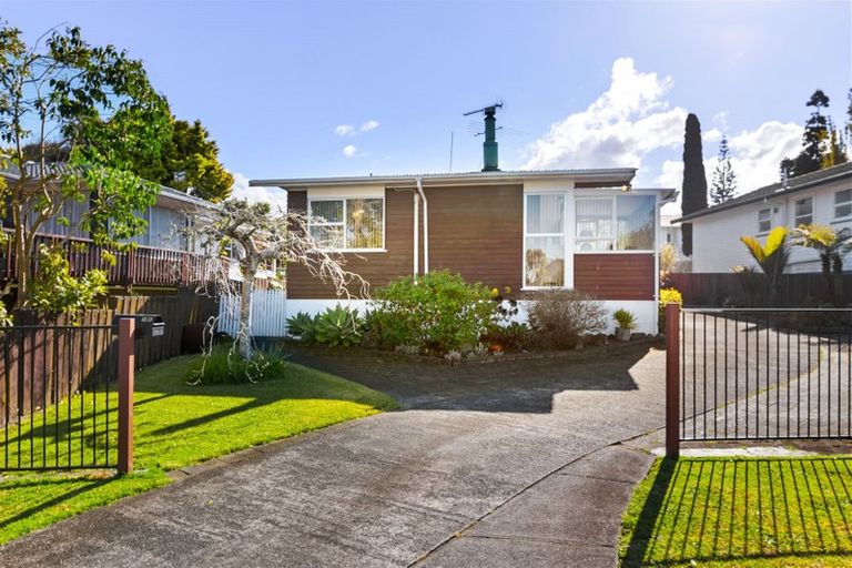 Photo of property in 23 Finlow Drive, Te Atatu South, Auckland, 0610